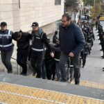 Eskişehir'de düzenlenen operasyonda 20 şüpheli silahlı suç örgütü ile bağlantılı gözaltına alındı. 5 eskisehirde suc orgutu operasyonu 20 gozalti f83133b2475b