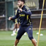 fenerbahce gunu cift antrenmanla tamamladi 9898d90ed436