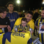 Fenerbahçe, Çaykur Rizespor Maçı İçin Rize'ye Geldi 4 fenerbahce kafilesi rizeye geldi video eklendi 042386570d5c