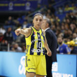 Fenerbahçe Opet, Valencia Basket'i Farkla Geçerek EuroLeague'de Liderliği Garantiledi 1 fenerbahce opet 5te 5 yapti ve grup liderligini garantiledi 6b30b2cfed86
