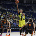 Fenerbahçe Opet, Valencia Basket'i Farkla Geçerek EuroLeague'de Liderliği Garantiledi 10 fenerbahce opet 5te 5 yapti ve grup liderligini garantiledi 92bb6c11462e