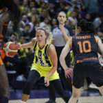 Fenerbahçe Opet, Valencia Basket'i Farkla Geçerek EuroLeague'de Liderliği Garantiledi 2 fenerbahce opet 5te 5 yapti ve grup liderligini garantiledi 9f9f7e2bf945
