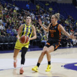 Fenerbahçe Opet, Valencia Basket'i Farkla Geçerek EuroLeague'de Liderliği Garantiledi 6 fenerbahce opet 5te 5 yapti ve grup liderligini garantiledi f4f36df4505c