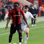 Gaziantep FK, Çaykur Rizespor ile 2-2 berabere kalarak bir puanı hanesine yazdırdı. 2 gaziantep fk caykur rizespor 2 2 08dbe801b9e9