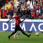 Gaziantep FK, Çaykur Rizespor ile 2-2 berabere kalarak bir puanı hanesine yazdırdı. 4 gaziantep fk caykur rizespor 2 2 28650fd85840