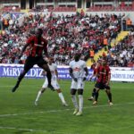 Gaziantep FK, Çaykur Rizespor ile 2-2 berabere kalarak bir puanı hanesine yazdırdı. 7 gaziantep fk caykur rizespor 2 2 46e1c47e869b