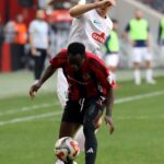 Gaziantep FK, Çaykur Rizespor ile 2-2 berabere kalarak bir puanı hanesine yazdırdı. 3 gaziantep fk caykur rizespor 2 2 5868fe410d38