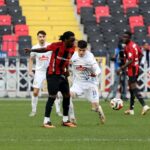 Gaziantep FK, Çaykur Rizespor ile 2-2 berabere kalarak bir puanı hanesine yazdırdı. 9 gaziantep fk caykur rizespor 2 2 96a3376542fd