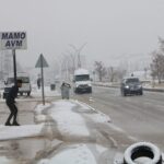 hakkaride kar ve tipiye yakalanan 2 minibusteki 20 kisi kurtarildi videolar eklendi a93ecc3e646a