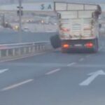 hareket halindeki kamyonun dingili koptu o anlar kamerada 75bb83280c89
