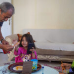 Kadri Övüş, Torunlarıyla Birlikte Evsiz Kalma Tehlikesiyle Karşı Karşıya! 1 hayatini 3 torununa adayan dedeye evden tahliye soku e43ddfad2984