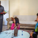 Kadri Övüş, Torunlarıyla Birlikte Evsiz Kalma Tehlikesiyle Karşı Karşıya! 2 hayatini 3 torununa adayan dedeye evden tahliye soku f2ceeebc90f3