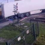 Hollanda'da Hemzemin Geçitte TIR'a Çarpan Tren 5 Yaralıya Sebep Oldu 1 hollandada tren tira carpti 5 yarali 2010bc6a5a5c