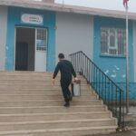 Batman'daki Öğrencilerden Öğretmenlerine Duygusal Sürpriz: Çiçekler ve Sarılmalarla Kutlandı 4 iki ogrencisi olan koy okulunda ogretmenler gunu kutlamasi 3a13c0812ada