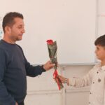 Batman'daki Öğrencilerden Öğretmenlerine Duygusal Sürpriz: Çiçekler ve Sarılmalarla Kutlandı 7 iki ogrencisi olan koy okulunda ogretmenler gunu kutlamasi a28710579d8a