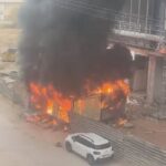 insaatin onundeki konteyner yandi de6d78fb944a