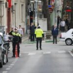 is makinesi operatoru cekici ustunde cayci elinde tepsiyle atayi andi 42c1287a52fa