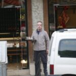 is makinesi operatoru cekici ustunde cayci elinde tepsiyle atayi andi ed942e3f8122