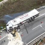 Arnavutköy'de TIR Devrildi, Şoför Ağır Yaralandı 1 istanbul arnavutkoyde viraji alamayan tir devrildi sofor agir yaralandi havadan goruntuler 98cc344f3c41