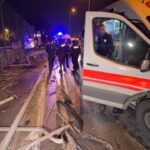 istanbul avcilarda d 100de yan yola ucan otomobil bariyerleri parcalayarak yayalara carpti 3 yarali deac7428ec3e
