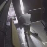 Avcılar'da Elektrikli Skuter Hırsızlığı Kamerada Görüntülendi 2 istanbul avcilarda elektrikli skuter hirsizligi kamerada fd90da654ebf