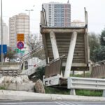 Avcılar'da TIR, Üst Geçidi Çarparak Parçaladı; Belediye Ekipleri Hızla Müdahale Etti 1 istanbul avcilarda is makinesi tasiyan tirin carptigi ust gecit kaldirildi 87d0ecb91e40