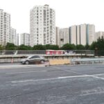 Avcılar'da TIR, Üst Geçidi Çarparak Parçaladı; Belediye Ekipleri Hızla Müdahale Etti 2 istanbul avcilarda is makinesi tasiyan tirin carptigi ust gecit kaldirildi b01ed516768d