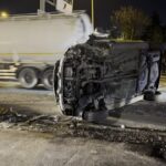 Bakırköy'de otomobil kazası: Direksiyon hakimiyeti kayboldu, iki araç çarpıştı 2 istanbul bakirkoyde refuju asan otomobil karsi yonden gelen otomobille carpisti 2983fa766dd0