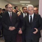 Hastane Sınıfı'nın açılışı İstanbul Valisi Davut Gül'ün katılımıyla gerçekleştirildi. 6 istanbul basaksehir cam ve sakura sehir hastanesinde hastane sinifi acildi 305b385eb0af