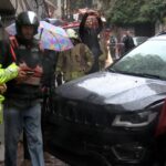 Beyoğlu'nda kaygan yolda çöp kamyonu kaza yaptı, 3 yaralı var! 4 istanbul beyoglunda cop kamyonu park halindeki 5 araca ve bir evin duvarina carpti 3 yarali cf3f394e9349