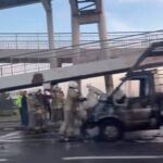 istanbul buyukcekmecede alev alev yanan kamyonet metal yiginina dondu 931c76ce1b67