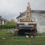 Çatalca'da Kaçak Villada İşlenen Cinayet Sonrası Yıkım Gerçekleşti 9 istanbul catalcada sinemin bicaklanarak olduruldugu villa yikildi d89540350003