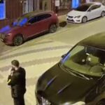 istanbul esenyurtta sokakta bekleyen 2 arkadasa silahli saldiri kamerada bb6f1b15e417