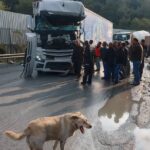 istanbul eyupsultanda 2 tirin carpistigi kazada sofor sikistigi yerden kurtarildi 4b9d2b012f46