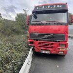 istanbul eyupsultanda 2 tirin carpistigi kazada sofor sikistigi yerden kurtarildi 7b2f44c5b1c3