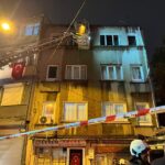 Fatih’te 3 katlı binanın çatısında yangın çıktı, itfaiye müdahale etti 4 istanbul fatihte 3 katli binanin catisi alev alev yandi c1a661e43980