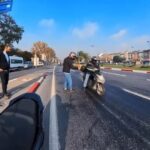 Fatih'te Kaygan Zemin, Motosiklet Kazalarına Neden Oldu; Diğer Sürücüler Uyarılarla Kurtuldu 1 istanbul fatihte yola yag dokuldu motosikletliler pes pese kayarak dustu a7a65adba542