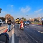 Fatih'te Kaygan Zemin, Motosiklet Kazalarına Neden Oldu; Diğer Sürücüler Uyarılarla Kurtuldu 6 istanbul fatihte yola yag dokuldu motosikletliler pes pese kayarak dustu f256dd130c51