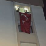 istanbul hirvatistanda dusen ucakta sehit olan pilot hasan baharin avcilardaki evine bayrak asildi 89089dbae2c4