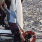 istanbul istanbul bogazinda bogulma tehlikesi geciren kadini denize atlayarak kurtardi o anlar kamerada afb6ac2edd8c