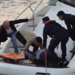 istanbul istanbul bogazinda bogulma tehlikesi geciren kadini denize atlayarak kurtardi o anlar kamerada bc302abc10e3