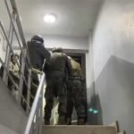 Bakırköy Cumhuriyet Başsavcılığı'nın düzenlediği operasyonda 5 kişi gözaltına alındı, 3 şüpheli ise firarda! 4 istanbul istanbulda 3 ilcedeki kursunlama olaylarina yonelik operasyon 5 gozalti operasyon goruntusuyle 0ef5f19ba9f4