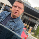 Kağıthane'de Yol Verme Tartışması: Sürücüler Birbirinden Şikayetçi Oldu 1 istanbul kagithanede trafikte tartistigi surucunun kapisini acmak istedi otomobil ilerleyince yere dustu 24d6da83c7d6