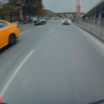 Kağıthane'de Yol Verme Tartışması: Sürücüler Birbirinden Şikayetçi Oldu 8 istanbul kagithanede trafikte tartistigi surucunun kapisini acmak istedi otomobil ilerleyince yere dustu 6fc75a40fe77