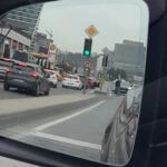 Kağıthane'de Yol Verme Tartışması: Sürücüler Birbirinden Şikayetçi Oldu 2 istanbul kagithanede trafikte tartistigi surucunun kapisini acmak istedi otomobil ilerleyince yere dustu d0ade77d76b5