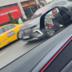 Kağıthane'de Yol Verme Tartışması: Sürücüler Birbirinden Şikayetçi Oldu 6 istanbul kagithanede trafikte tartistigi surucunun kapisini acmak istedi otomobil ilerleyince yere dustu f56a2cfec278