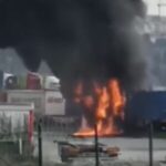 Küçükçekmece'de TIR Dorsesinde Çıkan Yangın İtfaiye Tarafından Söndürüldü 4 istanbul kucukcekmecede tirin dorsesi alev alev yandi be305b8d45ec