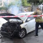 Küçükçekmece'de Yer Altı Kablolarının Yangını Park Halindeki Aracı Küle Çevirdi 6 istanbul kucukcekmecede yer alti kablolarindan cikan kivilcimlar otomobili yakti 6f9e615065ff