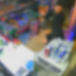 Sarıyer'de içecek çalmak isteyen üç çocuk, tekel bayisi sahibi tarafından yakalanıp polise teslim edildi. 1 istanbul sariyerde icecek calan cocuklarin arkadasini darbedip silah cekti ek bilgiyle 44c9fb9ad2ed