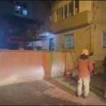 istanbul sultanbeylide 2 katli evin catisi alev alev yandi 7ddebac122b1